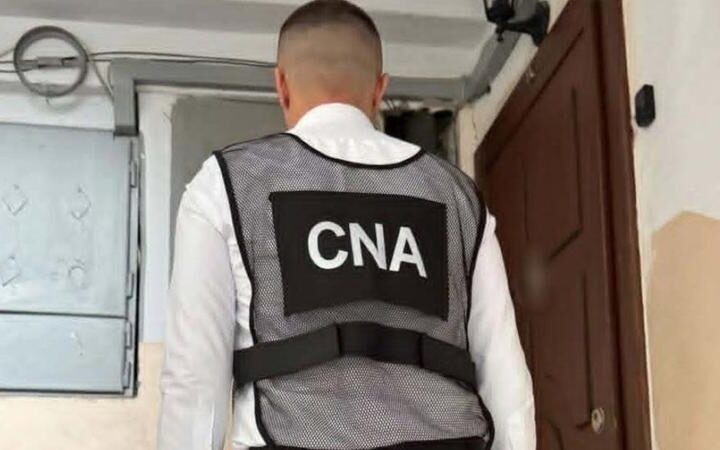 В Молдове задержан эксперт автоинспекции по подозрению в мошенничестве на сумму более 600.000 леев