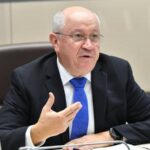 Александр Мунтян обсудит возможность лекций за границей после отставки