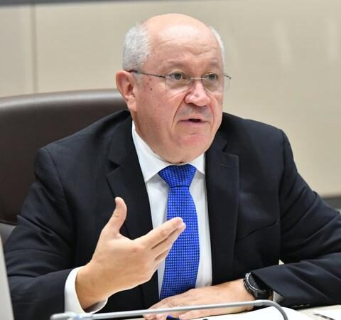 Александр Мунтян обсудит возможность лекций за границей после отставки