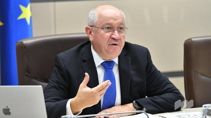 Александр Мунтян обсудит возможность лекций за границей после отставки