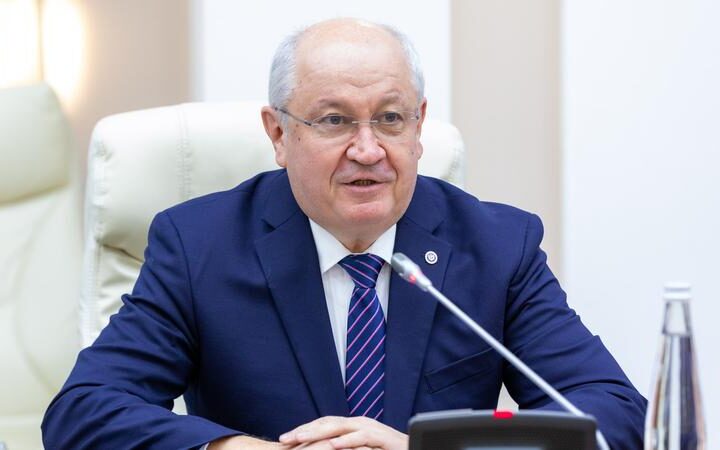 Александру Мунтяну передают полномочия, возможным преемником станет Евгений Осмоческу