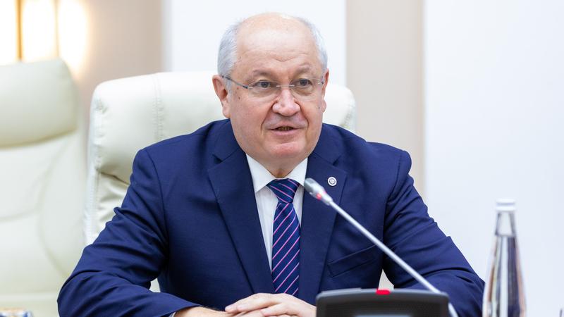 Александру Мунтяну передают полномочия, возможным преемником станет Евгений Осмоческу