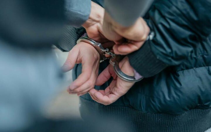 Человек приговорён к почти семи годам тюрьмы за грабёж в Кишиневе