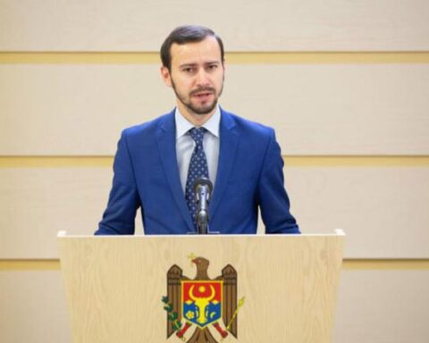 Депутат Плингау задаёт вопросы о приватизации Moldtelecom и Franzeluța
