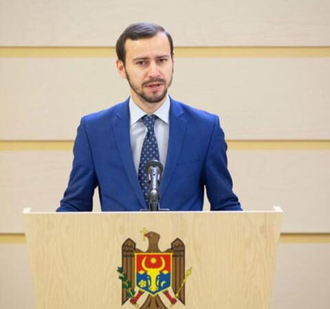 Депутат Плингау задаёт вопросы о приватизации Moldtelecom и Franzeluța
