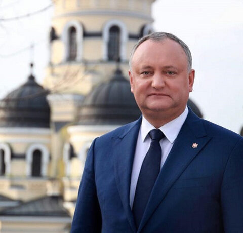 Додон предложил провести досрочные выборы и реформировать политическую систему Молдовы