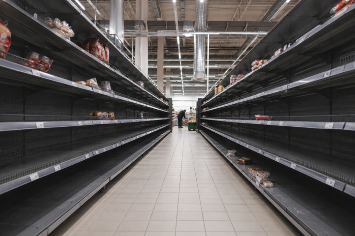 Топливный кризис вызвал перебои с поставками продуктов в Санкт-Петербург