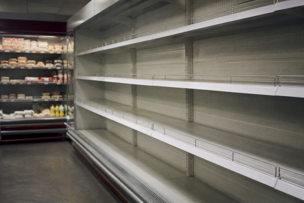 топливный кризис в россии нарушает поставки продуктов и вызывает дефицит социально значимых товаров