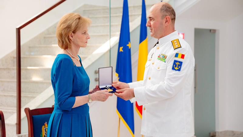 Королева Маргарита награждена Почетной эмблемой Штаба Военно-морских сил