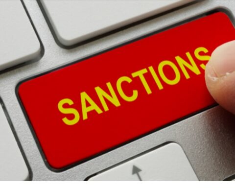 Налоговая служба блокирует средства лиц, подпадающих под международные санкции