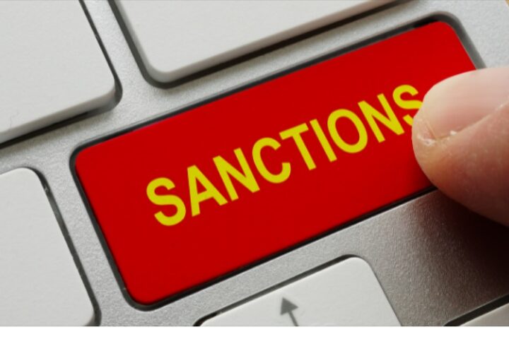 Налоговая служба блокирует средства лиц, подпадающих под международные санкции