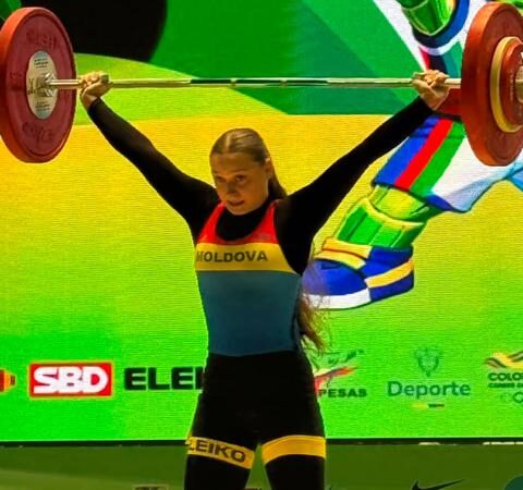 Николетта Кожокару установила четыре рекорда и стала чемпионкой мира по тяжелой атлетике