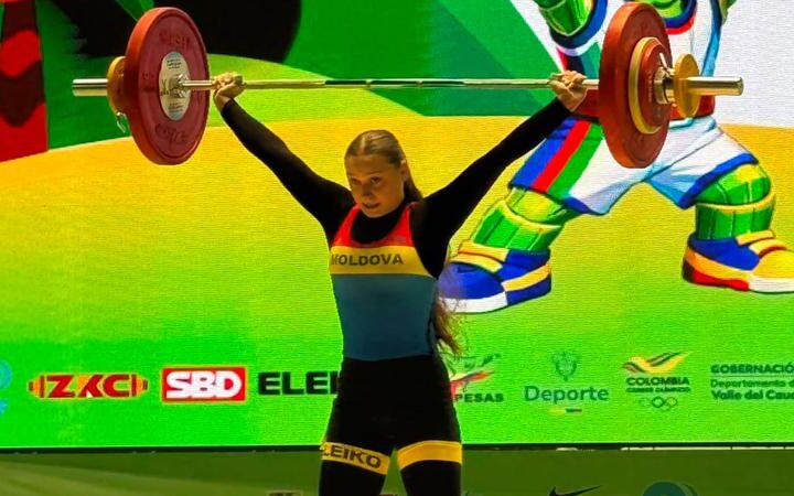 Николетта Кожокару установила четыре рекорда и стала чемпионкой мира по тяжелой атлетике