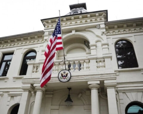 Посольство США в Молдове предупреждает о рисках онлайн-мошенничества и советует бдительность