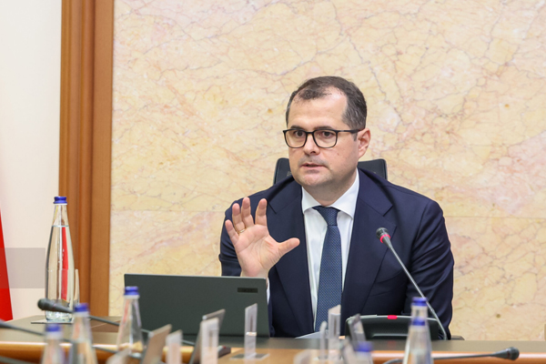 Премьер-министр Василе Тофан поручил разработать меры по ограничению высоких зарплат в госсекторе
