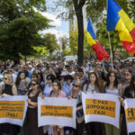 Протест сторонников оппозиции у парламента против повышения тарифа на газ