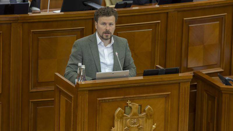 Реформа в образовании прошла первую стадию голосования в парламенте