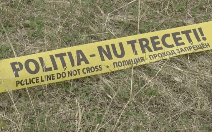 В лесу в Кărбuna найдено тело молодого человека с огнестрельным ранением