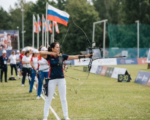 World Archery вернула российским спортсменам флаг и гимн на международных турнирах