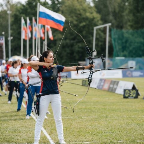 World Archery вернула российским спортсменам флаг и гимн на международных турнирах