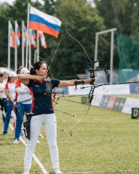 World Archery вернула российским спортсменам флаг и гимн на международных турнирах