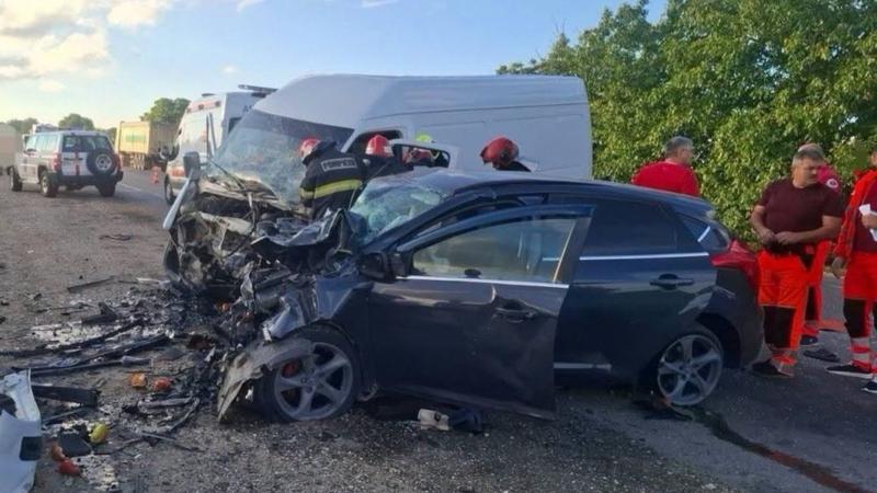 Авария в Рышканах: женщина погибла при столкновении микроавтобуса с автомобилем