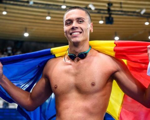 Давид Попович завоевал золото на чемпионате Европы по плаванию в двух дисциплинах