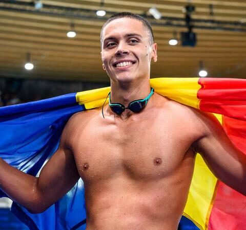 Давид Попович завоевал золото на чемпионате Европы по плаванию в двух дисциплинах
