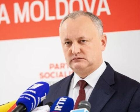 Додон обратился в Конституционный суд по поводу обязательного знания румынского языка для кандидатов в башканы Гагаузии