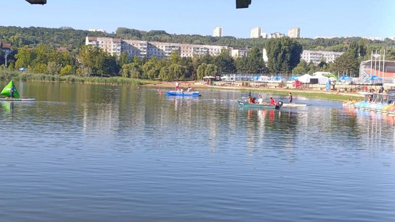 Два участника турнира по триатлону спасены во время заплыва