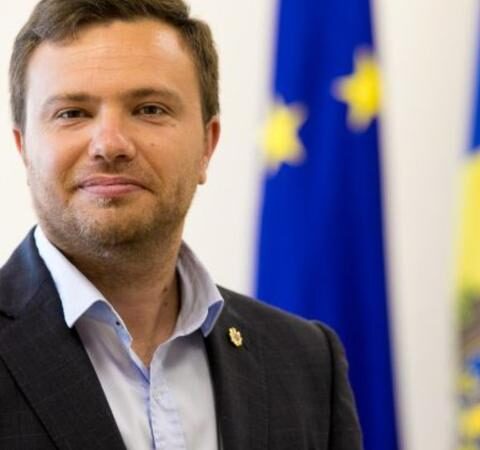 Лазаренко защищает контракты активистки PAS с государственными учреждениями