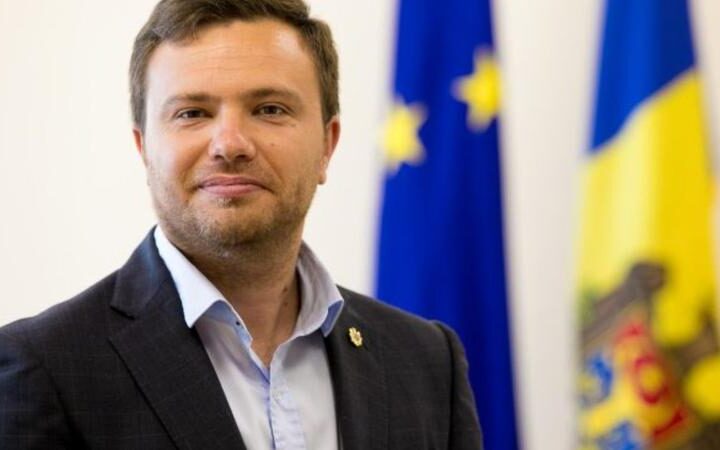 Лазаренко защищает контракты активистки PAS с государственными учреждениями