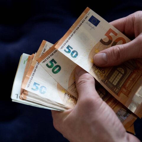 Лимит валютных операций без разрешения НБМ увеличится до 100 тысяч евро