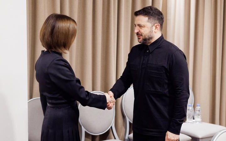 Маия Санду вручит орден Республики президенту Украины Владимиру Зеленскому в Киеве