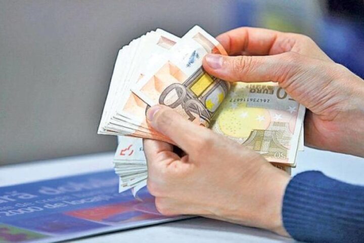 Парламент Молдовы увеличил порог валютных операций до 250 000 евро