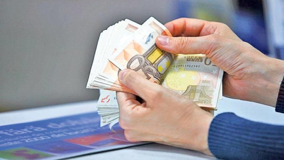 Парламент Молдовы увеличил порог валютных операций до 250 000 евро