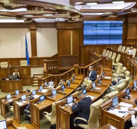 Парламент соберётся на внеочередное заседание 24 и 25 августа для рассмотрения 36 проектов