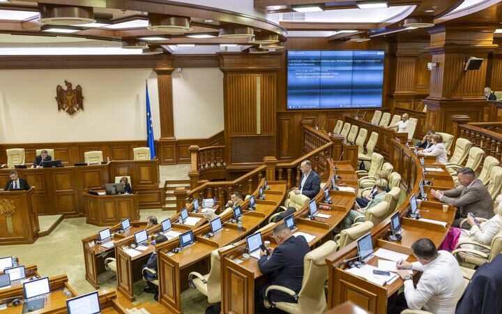 Парламент соберётся на внеочередное заседание 24 и 25 августа для рассмотрения 36 проектов