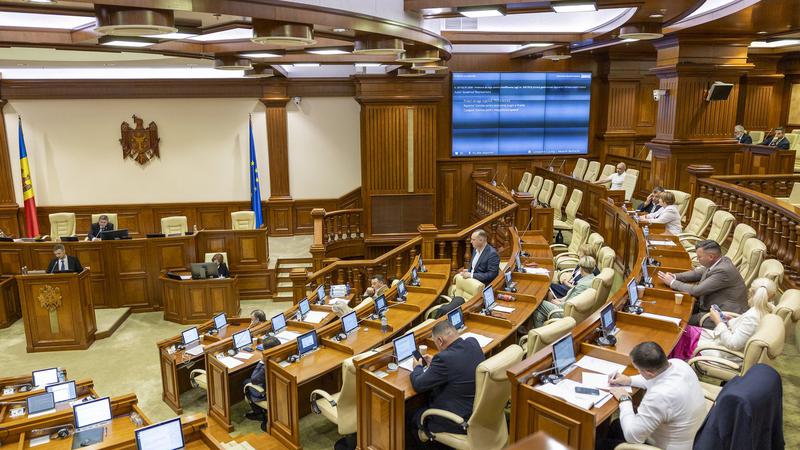 Парламент соберётся на внеочередное заседание 24 и 25 августа для рассмотрения 36 проектов
