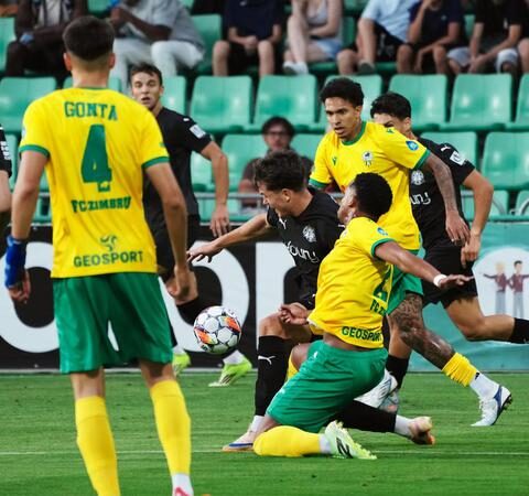Петрокуб победил Зимбру в матче с удалением и сохранил отставание в три очка от лидера