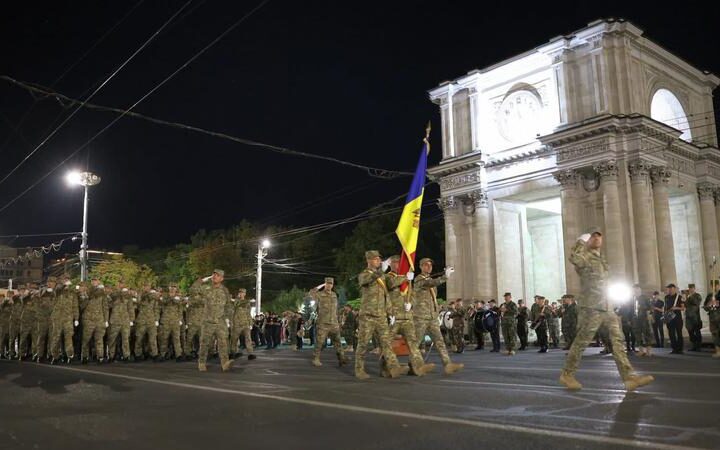 Подготовка к военному параду в честь 35-летия независимости Молдовы