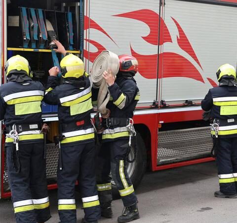 Пожар на улице Армянской в Кишинёве, спасатели прибыли на место происшествия