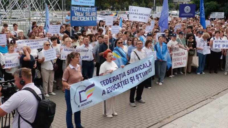 Профсоюзы учителей приостанавливают протесты до начала переговоров с правительством