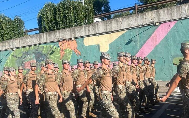 Проводится первая репетиция военного парада в Кишинёве 27 августа