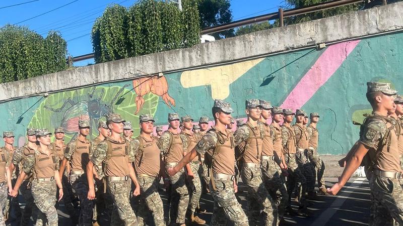 Проводится первая репетиция военного парада в Кишинёве 27 августа