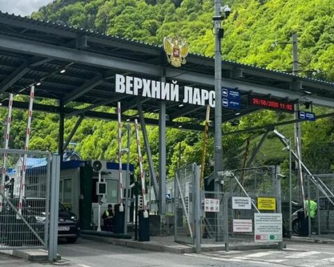 Русские образовали пробку на границе с Грузией из-за мобилизационных слухов