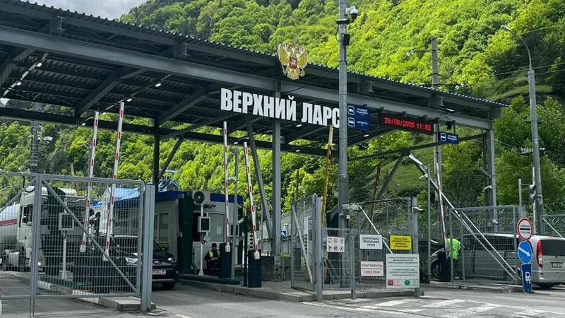 Русские образовали пробку на границе с Грузией из-за мобилизационных слухов