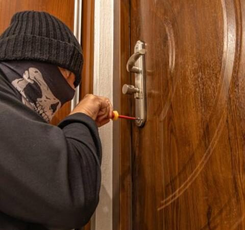 Трое мужчин осуждены за кражу из 11 квартир в Кишиневе