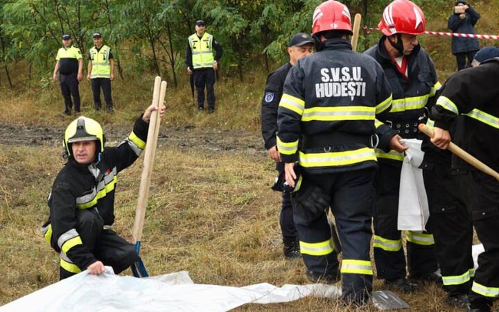 Учения по укреплению берегов озера прошли в районе Глодены с участием спасателей из Румынии