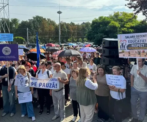 В Кишинёве протестуют работники образования, требуя повышения зарплат с 1 сентября